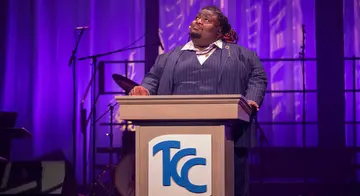 Sheann Stokes-Gilmore stands at a podium at Vision Dinner